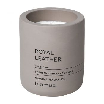Lumânare parfumată din ceară de soia timp de ardere 24 h Fraga: Royal Leather – Blomus