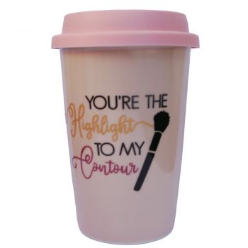 Cana ceramica de voiaj Pufo pentru cafea cu capac din silicon, 415 ml, model You're the Highlight, roz