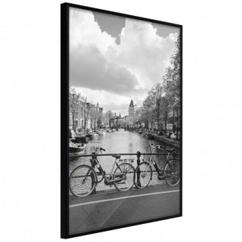 Poster - Bicycles Against Canal, cu Ramă neagră, 40x60 cm