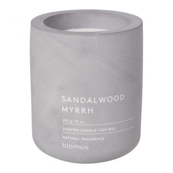 Lumânare parfumată din ceară de soia timp de ardere 55 h Fraga: Sandalwood and Myrh – Blomus