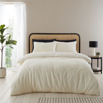 Lenjerie de pat crem din țesătură bouclé pentru pat dublu/extinsă 230x220 cm Cosy – Catherine Lansfield ieftina
