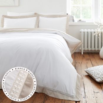 Lenjerie de pat albă din bumbac pentru pat de o persoană 135x200 cm Oxford Lace – Bianca ieftina