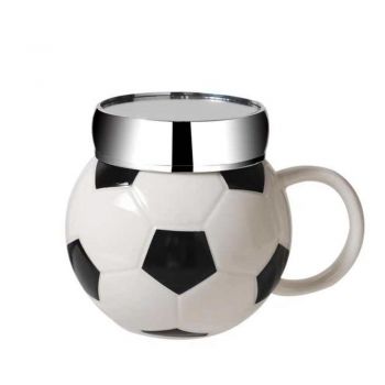 Cana din ceramica cu capac Pufo Love Play Football pentru cafea sau ceai, 350 ml, alb/negru la reducere