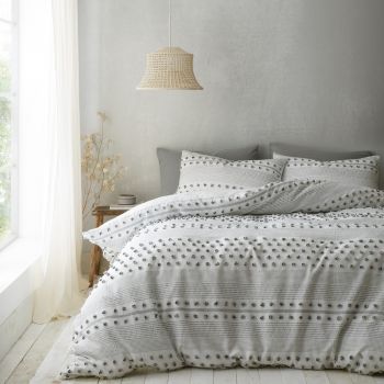 Lenjerie de pat albă pentru pat dublu 200x200 cm Aisha Tufted Spot – Pineapple Elephant ieftina
