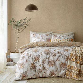 Lenjerie de pat maro/bej pentru pat dublu 200x200 cm Sahara Floral – Pineapple Elephant ieftina