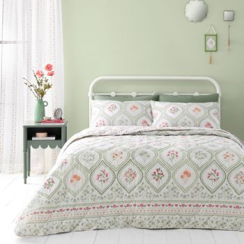 Cuvertură verde/crem pentru pat dublu 220x230 cm Cameo Floral – Catherine Lansfield ieftina