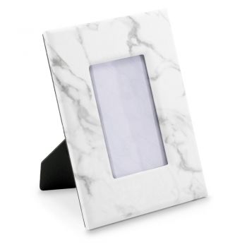 Ramă foto albă de sine stătătoare din plastic 21x26 cm Marbo – AmeliaHome ieftina
